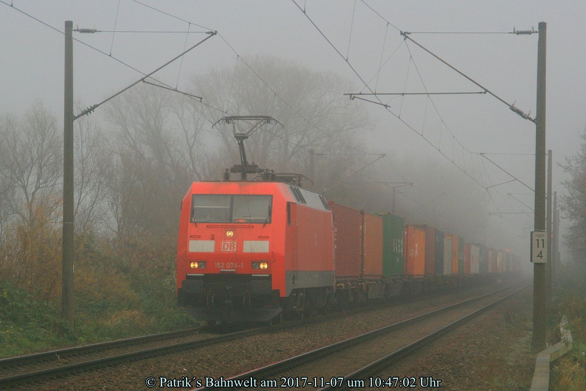 DB 152 074 mit Containerzug am 07.11.2017 in Hamburg-Moorburg
© Patrik´s Bahnwelt