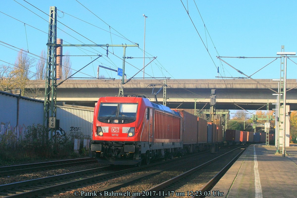 DB 187 112 mit Containerzug am 17.11.2017 in Hamburg-Harburg