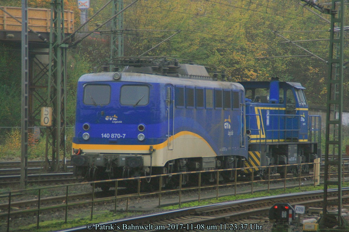 evb 140 870 + evb 275 101 abgestellt auf Gl. 185 in Hamburg-Harburg am 08.11.2017
© Patrik´s Bahnwelt